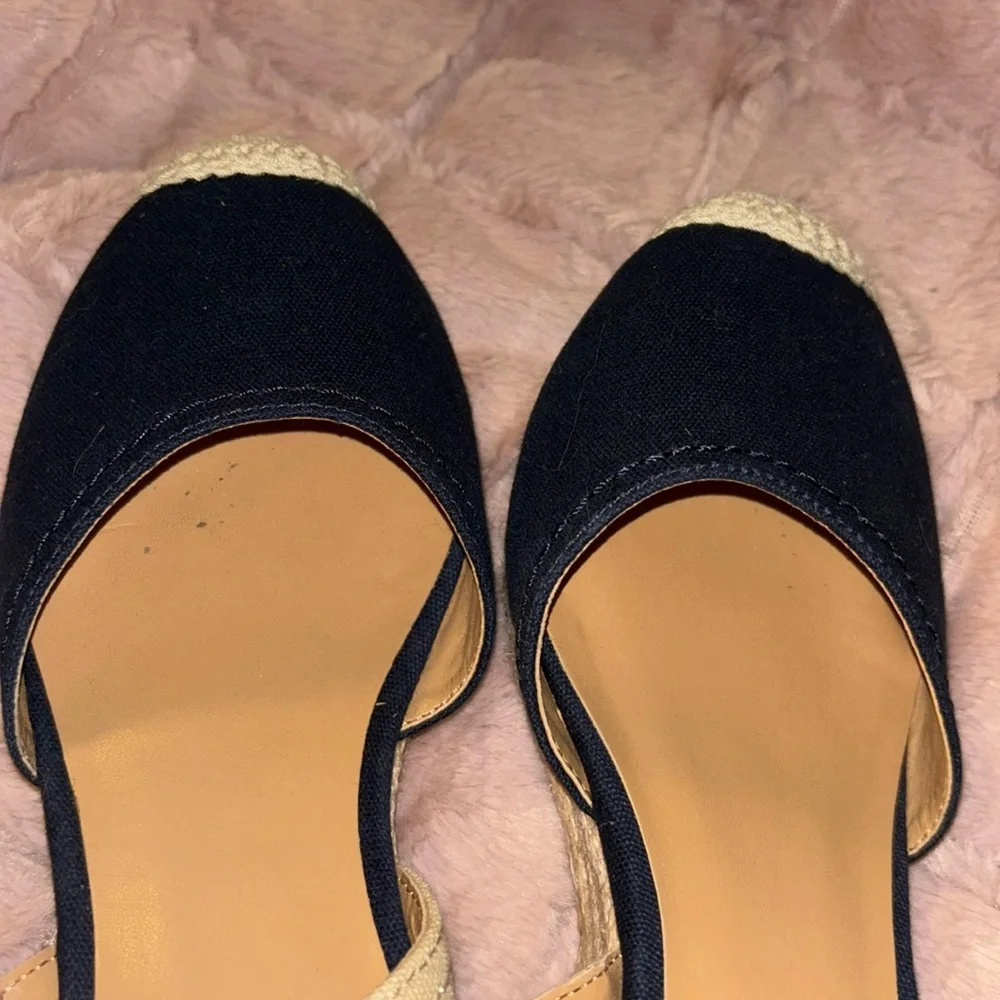 Tommy Hilfiger navy blue , Tan & Cream Wedge Sandals